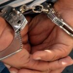 Bărbat bătut de două persoane cu cagule, într-un local din Caransebeş. Agresorii, din Iaz, în arest pentru 30 de zile